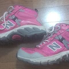 ニューバランス ハイカットスニーカー 23.5cmの画像