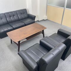 3人掛けソファ(1台)1人掛けソファ(2台)をセットで差し上げます。