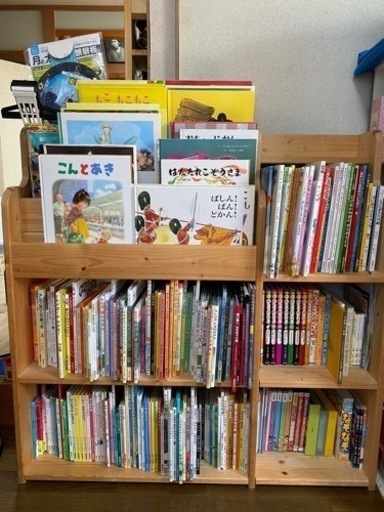 棚付き　絵本２２０冊ほど　おまけ付