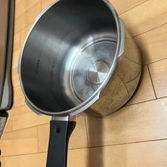 【更に値下げしました】家庭用　圧力鍋の画像