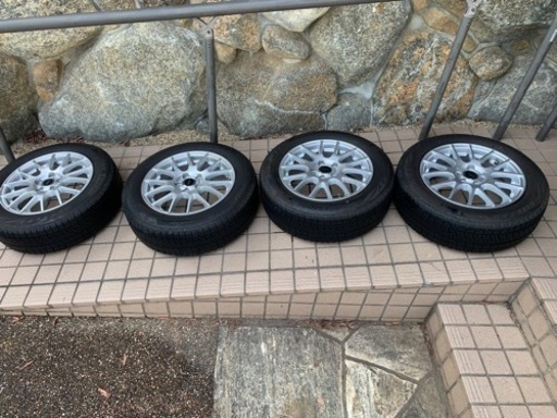 トヨタ　シエンタ　スタッドレスタイヤ　アルミホイール　4本セット　バリ山です！