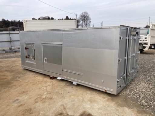 トラック冷凍庫箱　シルバー　物置　ガレージ　犬小屋などに