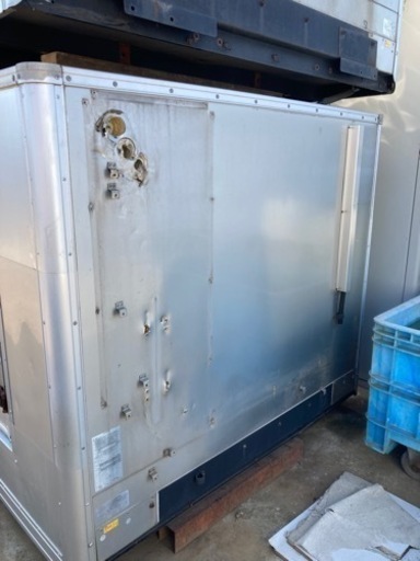 トラック冷凍庫箱　シルバー　物置　ガレージ　犬小屋などに