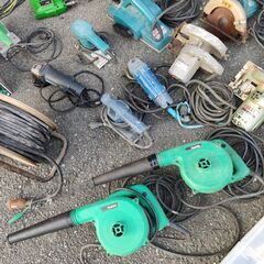 電動工具 まとめ 22点 丸のこ ブロワー 電工リール 仕上げサンダー カンナ グラインダー 振動ドリル の画像