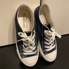 CONVERSE風のスニーカー