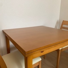 ニトリ  ダイニングテーブルと椅子２脚セット