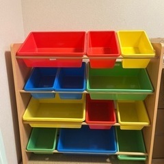 おもちゃ棚の画像