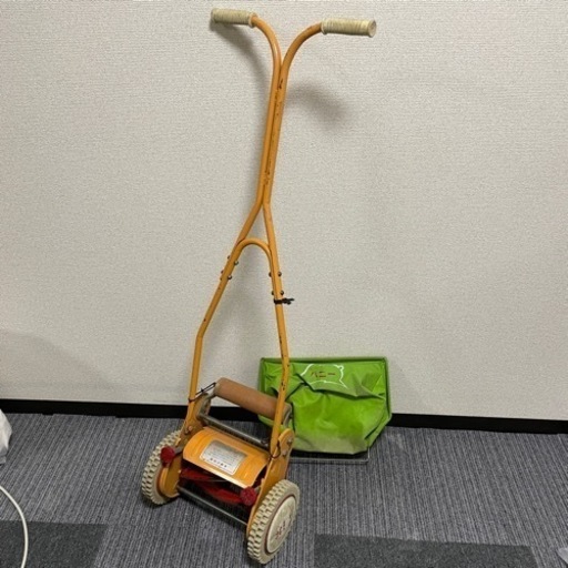 ☆手押し　芝刈り機☆イモト　バニー　20㎝収集袋付き　ガーデニング　お手入れ用品