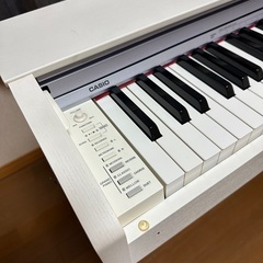 電子ピアノ（CASIO privia px-735）の画像