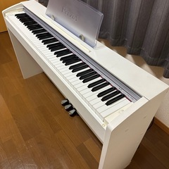 電子ピアノ（CASIO privia px-735）の画像