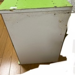 ③カラーボックス、緑、汚れありの画像