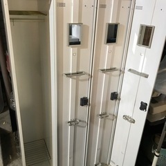 N2303-286  スチールロッカー  3人用  鍵あり 傷、汚れありの画像