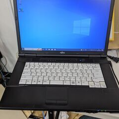 FMV LIFEBOOK A561/D Cel B710 4GB...