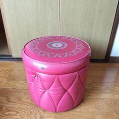 懐かしいレトロなスツール　一人掛け椅子　丸椅子