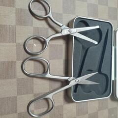 LIVINGO 鼻毛はさみ 眉毛 はさみ 鼻毛ハサミ 丸いセーフティはさみ プレミアムステンレス

の画像