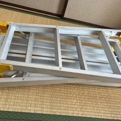 折りたたみ式足場台　脚立の画像