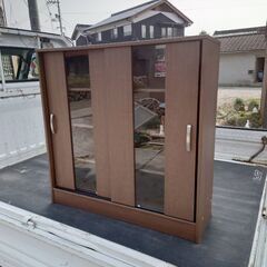 高さ890㍉横幅900㍉奥行290㍉の食器棚を無料で譲ります。