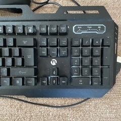 パソコンキーボード💻光ります💡の画像