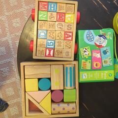 積み木2種類、パズル1種類です