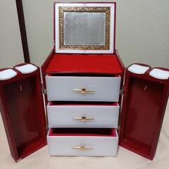 再、お値下げさせて頂きました。ジュエリーケース、鏡台兼用です。た...