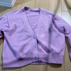 ピンクカーディガンの画像