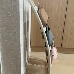 【省スペース】置くだけ簡単 スリッパホルダー ベージュの画像