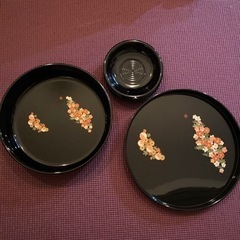 紀州漆器　丸盆とお菓子入れ、茶托の画像