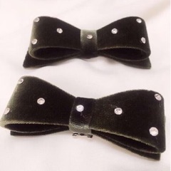 定価1,296円【新品】ビジュー付きシューズクリップ●カーキ緑