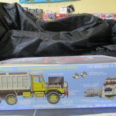 AMTオートカーDC-9964Bダンプトラック1:25の画像