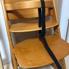 木製チャイルドチェアの画像
