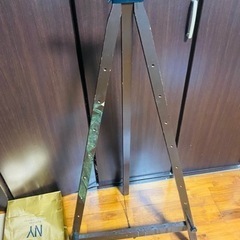 イーゼル(絵を描く時や、看板として使う物)