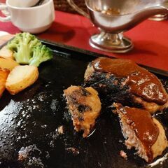 明日の3月10日金夜に軽いご飯に行ける人いませんか？ - 友達