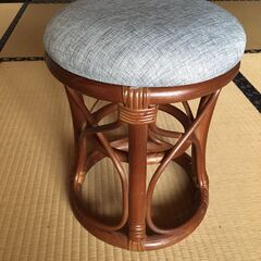 お座敷用丸椅子６脚を廉価でお譲りします