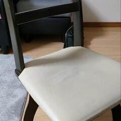ダイニングテーブルの画像