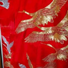 打掛 　赤　金糸銀糸の刺繍