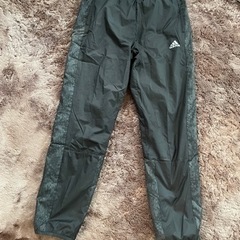 冬用adidasパンツの画像