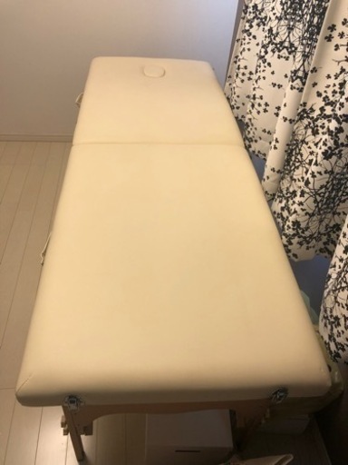 【中古】施術用エステベッド（持ち運び可能）