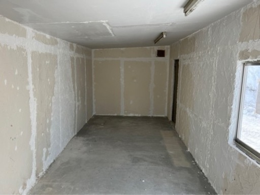 値下げプレハブスーパーハウス　7.2m×2.3m 塗装途中