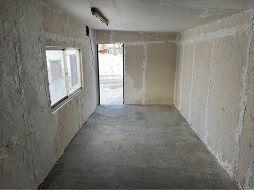 値下げプレハブスーパーハウス　7.2m×2.3m 塗装途中