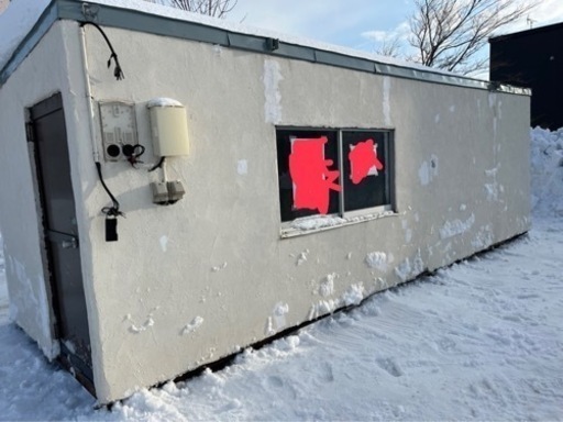 値下げプレハブスーパーハウス　7.2m×2.3m 塗装途中