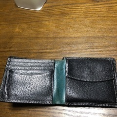 二つ折り財布の画像