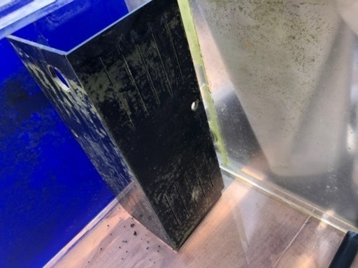1800水槽　オーバーフロー