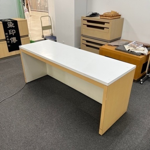 接客用、事務用テーブル