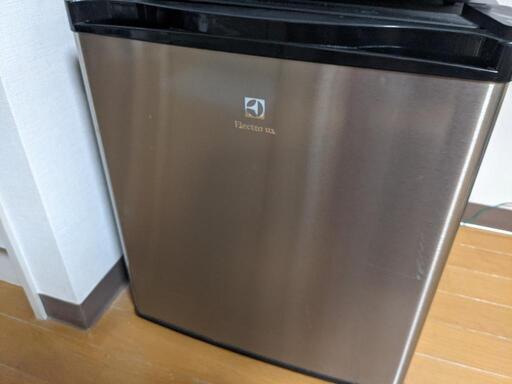 単身生活で使える小さな冷蔵庫！
