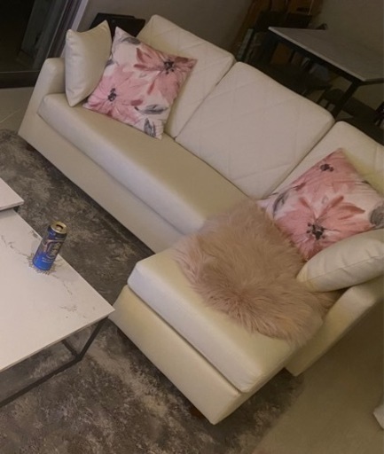 話し合い中【8ヶ月使用】LOWYAの3人掛けカウチソファー