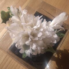 コサージュ　白