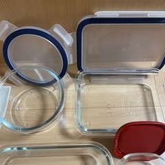 取引中　ガラス製保存容器　タッパー　食器の画像