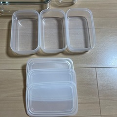 取引中　ガラス製保存容器　タッパー　食器の画像