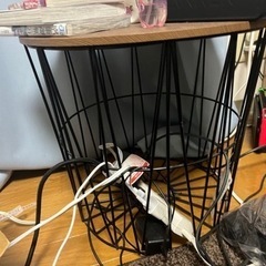 丸テーブル　直径は30センチほど