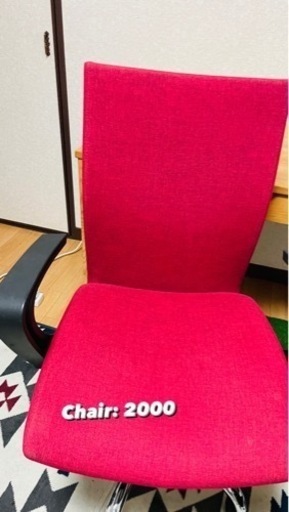 木製のテーブルと椅子
